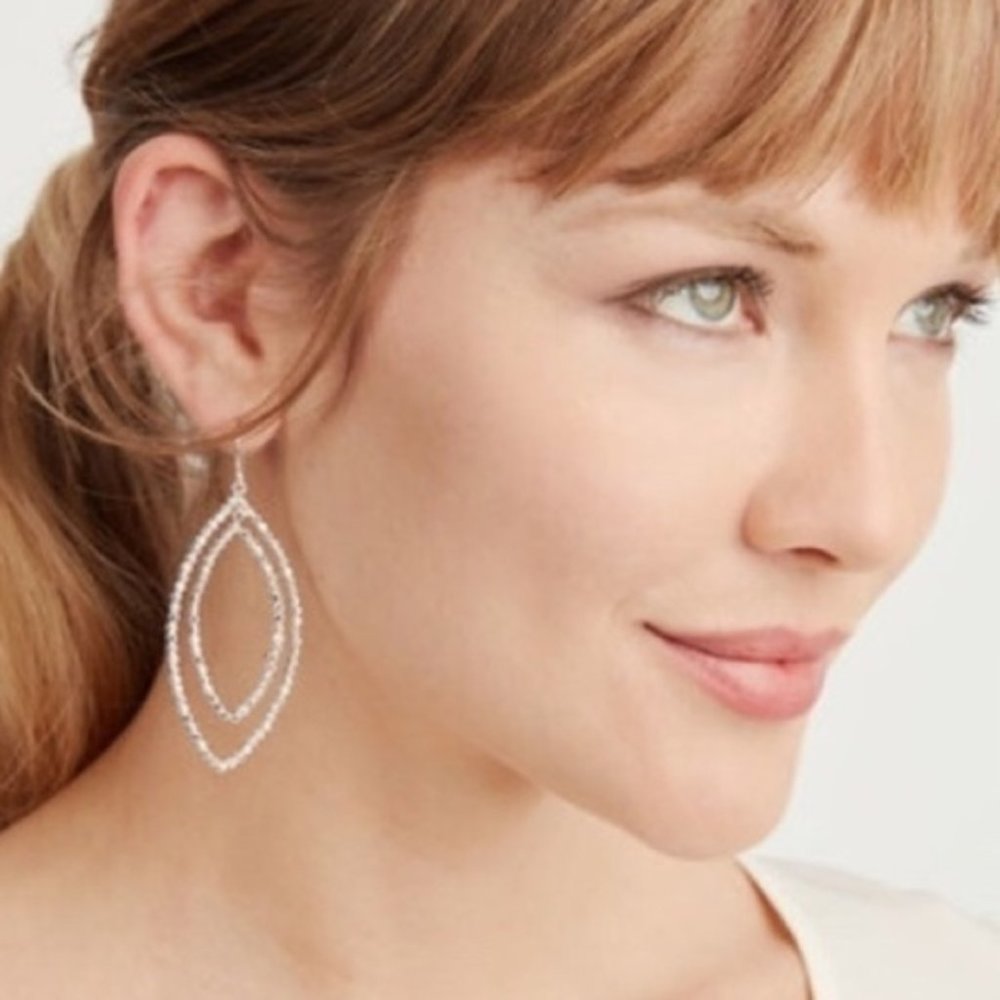 :: Stella & Dot [GOLD] Bardot Earrings - Picture 4 of 7